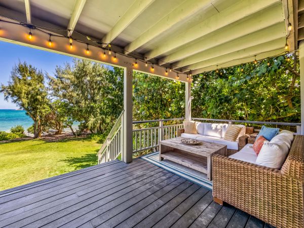 On Beach Kahuku Vacation Home Six Bedroom with Private Pool