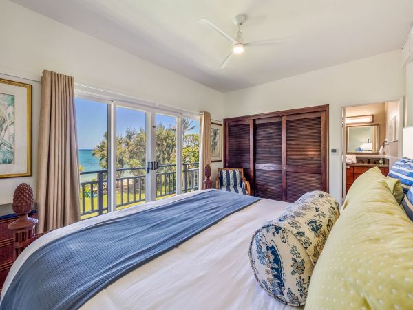 On Beach Kahuku Vacation Home Six Bedroom with Private Pool