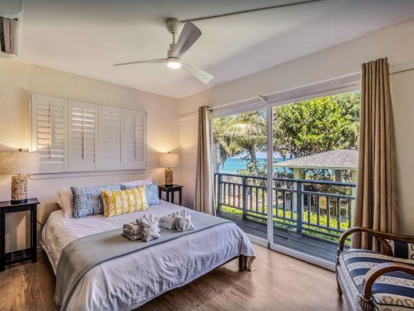 On Beach Kahuku Vacation Home Six Bedroom with Private Pool