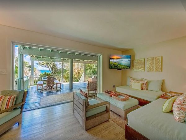 On Beach Kahuku Vacation Home Six Bedroom with Private Pool