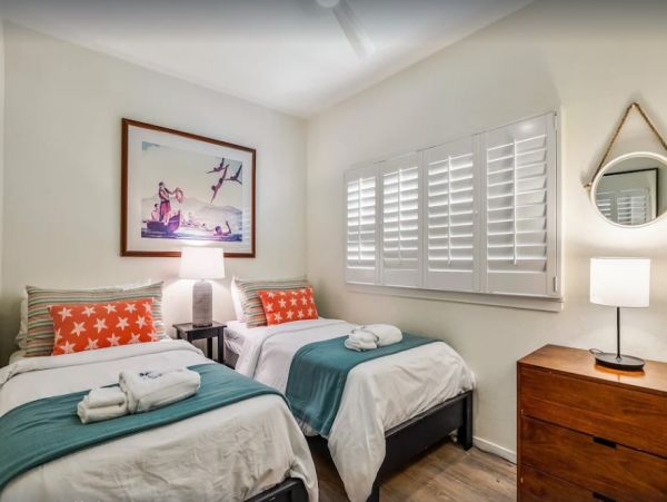 On Beach Kahuku Vacation Home Six Bedroom with Private Pool