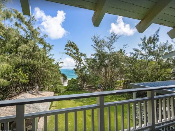 On Beach Kahuku Vacation Home Six Bedroom with Private Pool