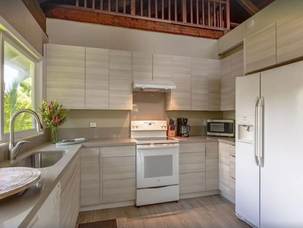 On Beach Kahuku Vacation Home Six Bedroom with Private Pool