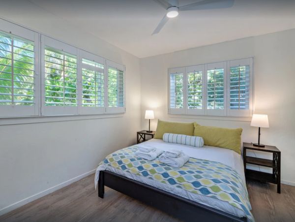 On Beach Kahuku Vacation Home Six Bedroom with Private Pool