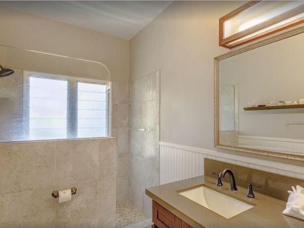 On Beach Kahuku Vacation Home Six Bedroom with Private Pool