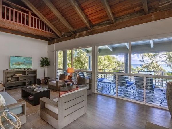 On Beach Kahuku Vacation Home Six Bedroom with Private Pool