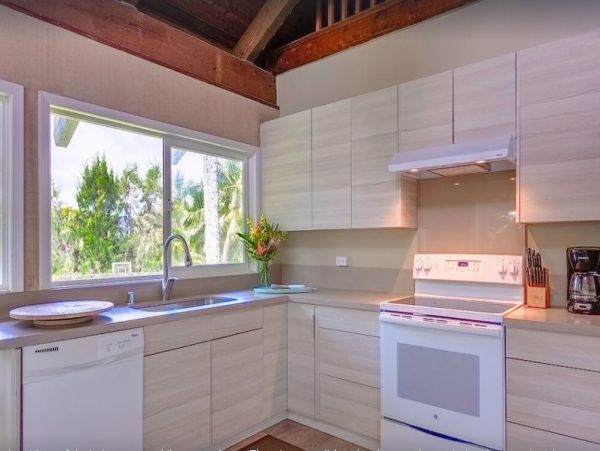 On Beach Kahuku Vacation Home Six Bedroom with Private Pool