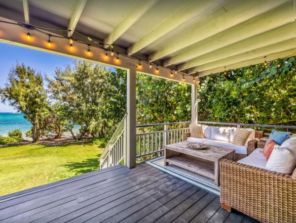 On Beach Kahuku Vacation Home Six Bedroom with Private Pool