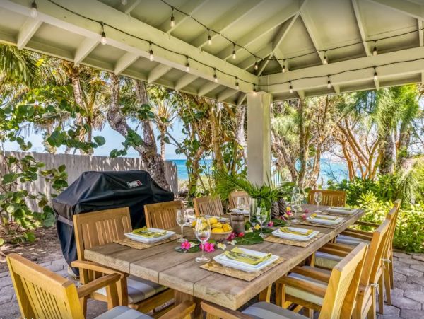 On Beach Kahuku Vacation Home Six Bedroom with Private Pool