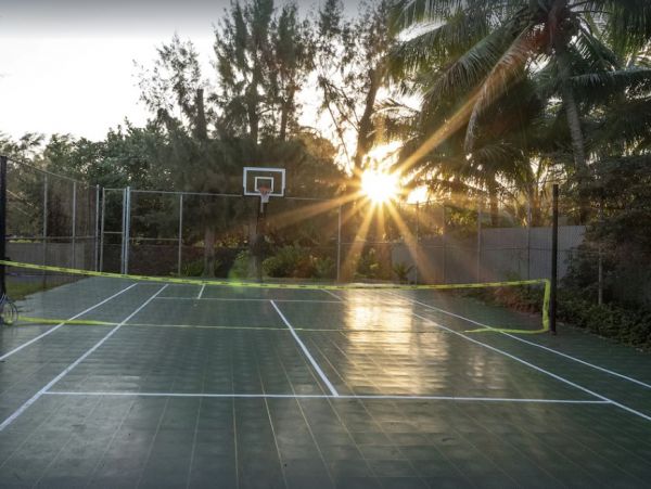 On Beach Kahuku Vacation Home Six Bedroom with Private Pool