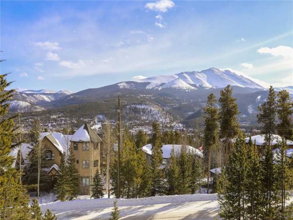 Ski-in Ski-Out Five-Bedroom Rental Home in Breckenridge