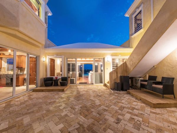 Anguilla Home 985069