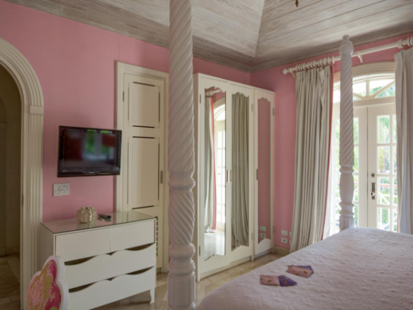 Beachfront Vacation Home with 5 Bedrooms in Barbados