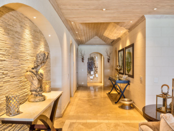 Beachfront Vacation Home with 5 Bedrooms in Barbados