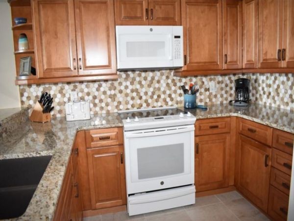 Longboat Key Beach Condo 2 Bedroom Communal Pool and Tennis
