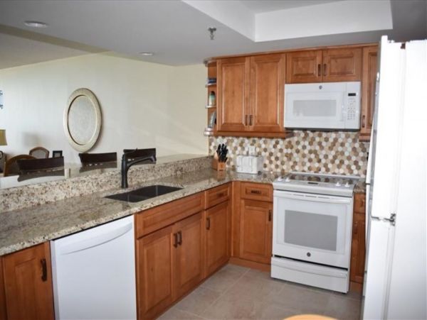 Longboat Key Beach Condo 2 Bedroom Communal Pool and Tennis