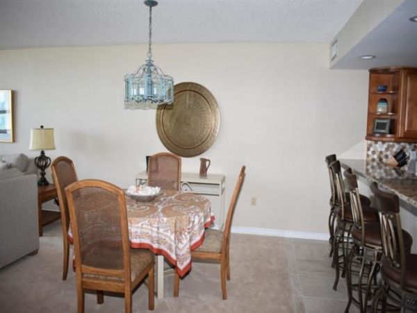 Longboat Key Beach Condo 2 Bedroom Communal Pool and Tennis