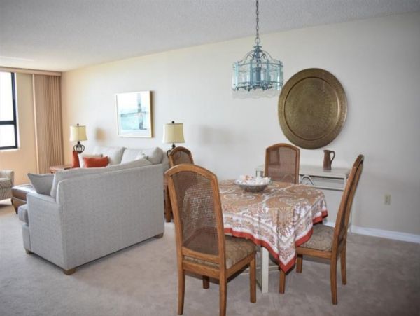 Longboat Key Beach Condo 2 Bedroom Communal Pool and Tennis