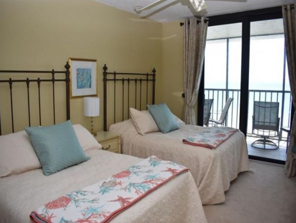 Longboat Key Beach Condo 2 Bedroom Communal Pool and Tennis