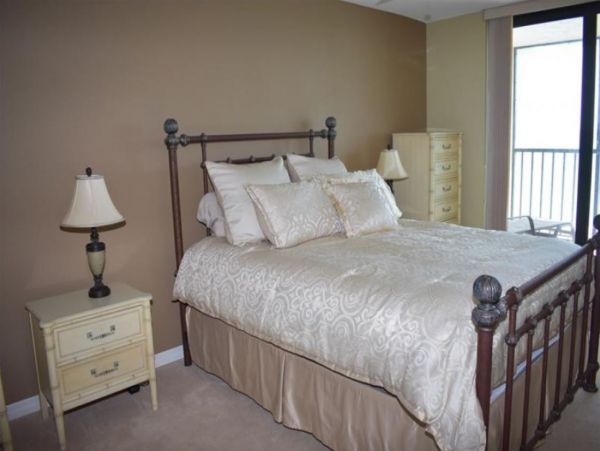 Longboat Key Beach Condo 2 Bedroom Communal Pool and Tennis