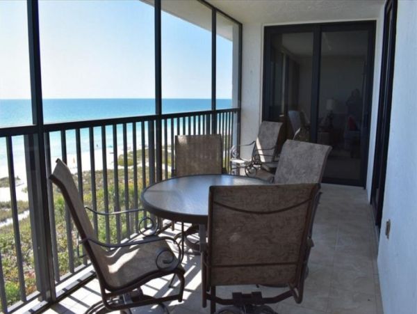 Longboat Key Beach Condo 2 Bedroom Communal Pool and Tennis