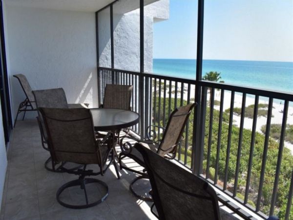 Longboat Key Beach Condo 2 Bedroom Communal Pool and Tennis