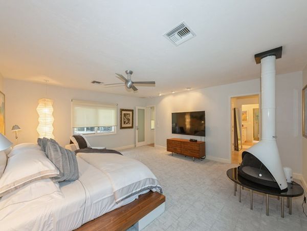 Short Walk to Beach Naples Vacation Home Private Caged Pool