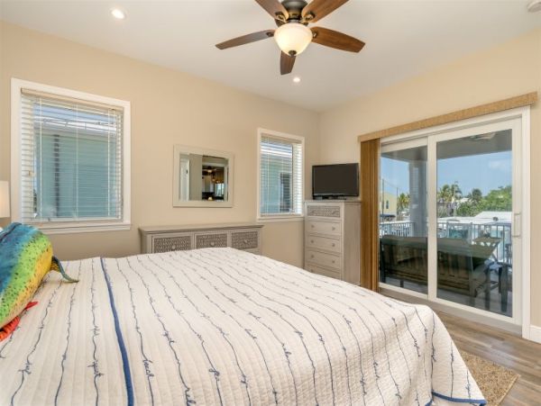 Water View Marathon Vacation Pool Home Sleeps 8