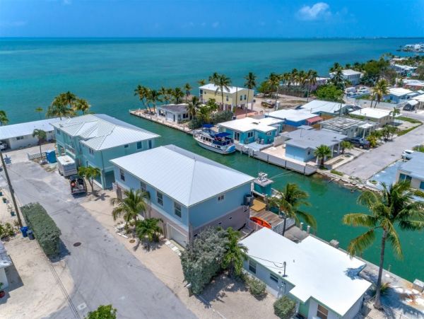 Water View Marathon Vacation Pool Home Sleeps 8