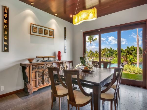 Hawaii Luxurious Vacation Rental - Seven Bedroom Villa with Pool, Ocean Views & Great Amenities