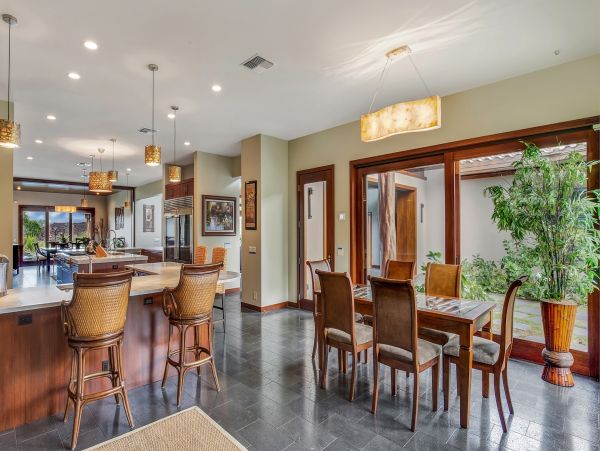 Hawaii Luxurious Vacation Rental - Seven Bedroom Villa with Pool, Ocean Views & Great Amenities