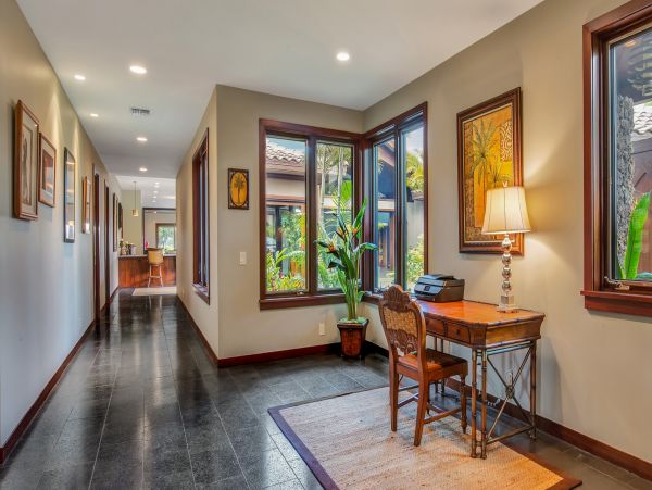Hawaii Luxurious Vacation Rental - Seven Bedroom Villa with Pool, Ocean Views & Great Amenities