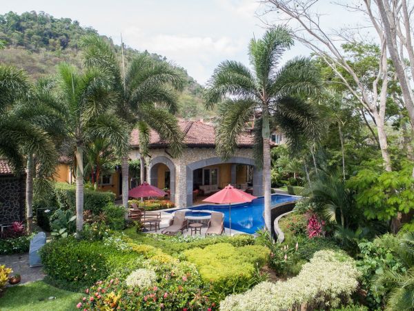Luxury Vacation Villa with Great Views in Jaco Sleeps 8