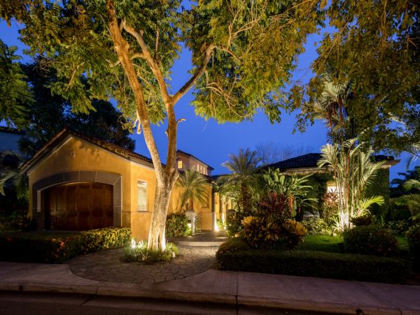 Luxury Vacation Villa with Great Views in Jaco Sleeps 8