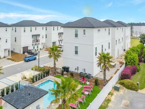 Short Walk to Beach Miramar Vacation Home Five Bedrooms