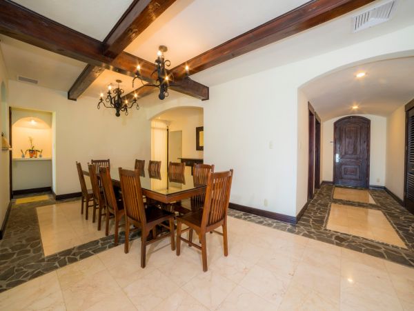 Luxury Home within steps to Herradura beach