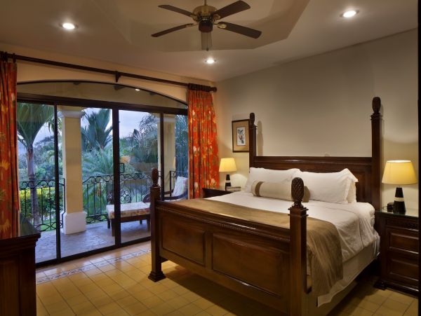 Luxury Home within steps to Herradura beach