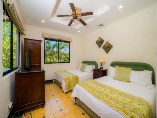 Luxury Home within steps to Herradura beach