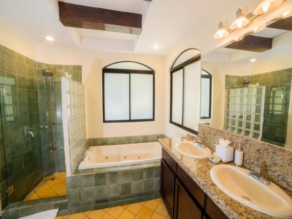 Luxury Home within steps to Herradura beach