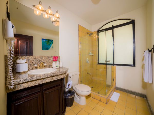 Luxury Home within steps to Herradura beach