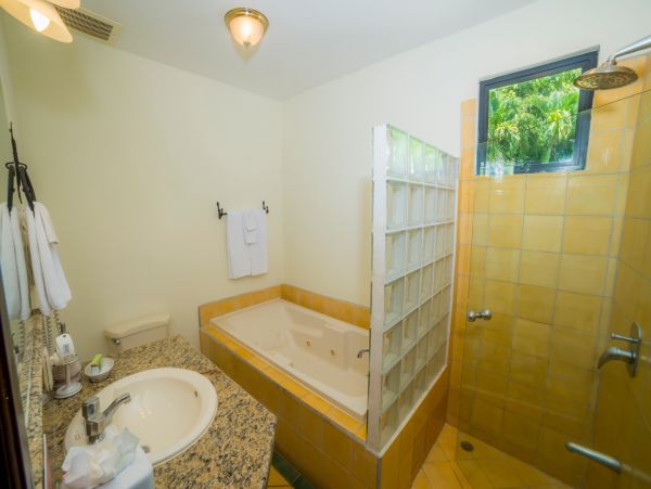 Luxury Home within steps to Herradura beach