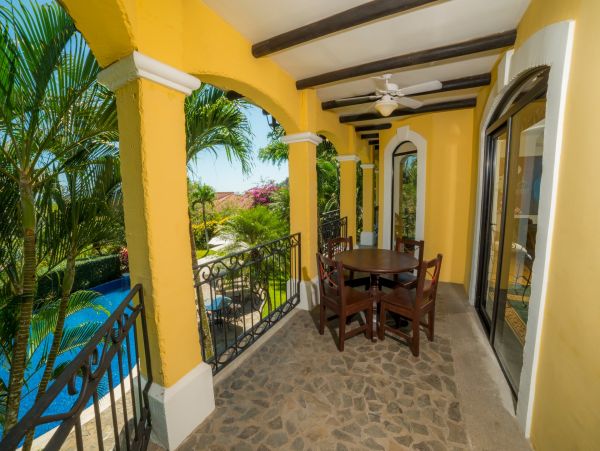 Luxury Home within steps to Herradura beach