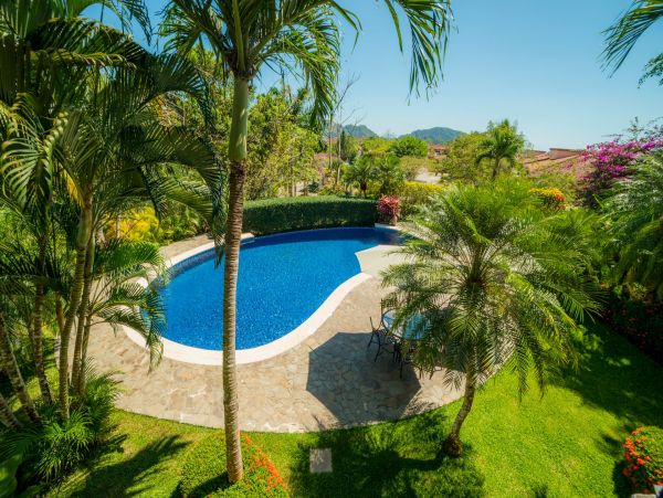 Luxury Home within steps to Herradura beach