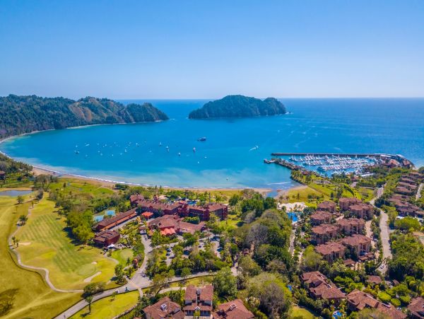 Luxury Home within steps to Herradura beach