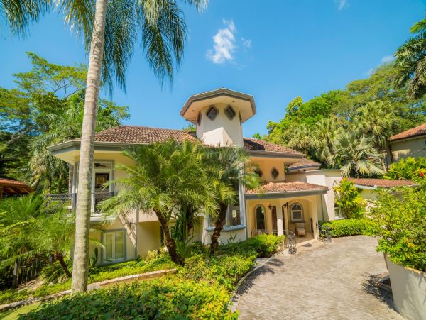 Short Walk to Beach Jaco Vacation Home Private Pool