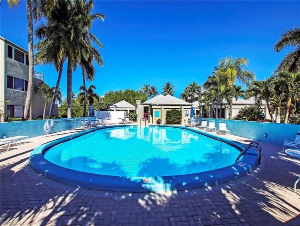 Sanibel Island Two Bedroom Vacation Condo Sleeps Six Guests