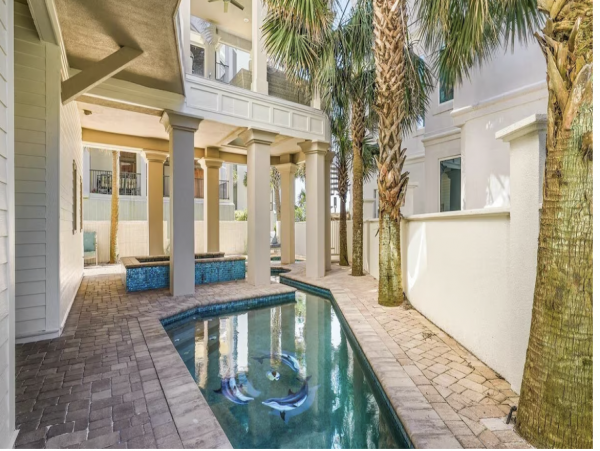 Steps to the Beach 7 Bedroom Home Sleeps 21 Guests in Destin