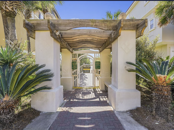 Steps to the Beach 7 Bedroom Home Sleeps 21 Guests in Destin