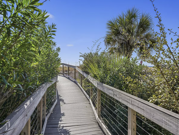Steps to the Beach 7 Bedroom Home Sleeps 21 Guests in Destin