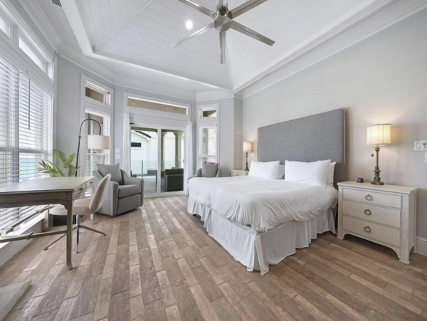 Steps to the Beach 7 Bedroom Home Sleeps 21 Guests in Destin